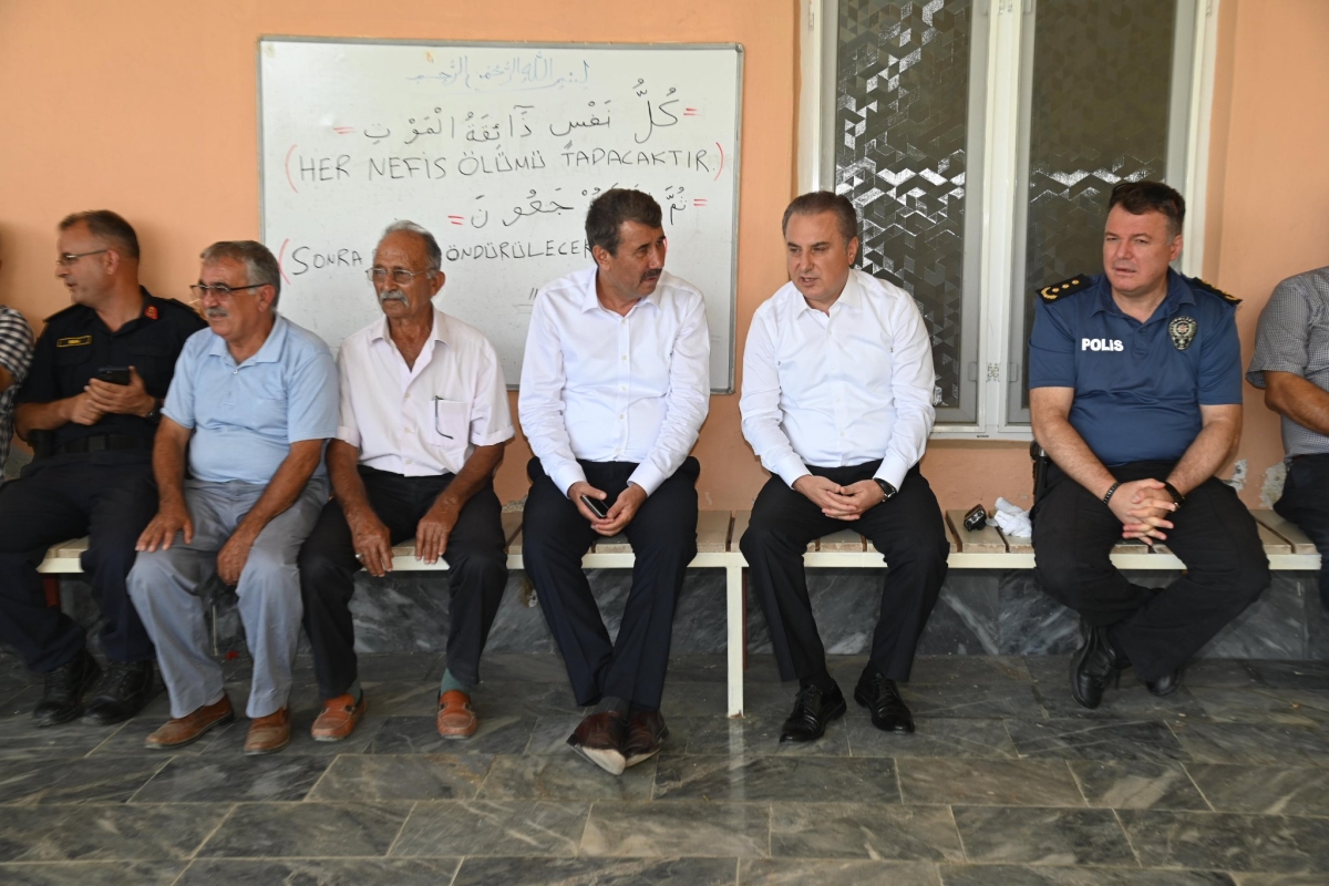 Anamur kent protokolü Güngören mahallesinde yol çalışmasını inceledi..