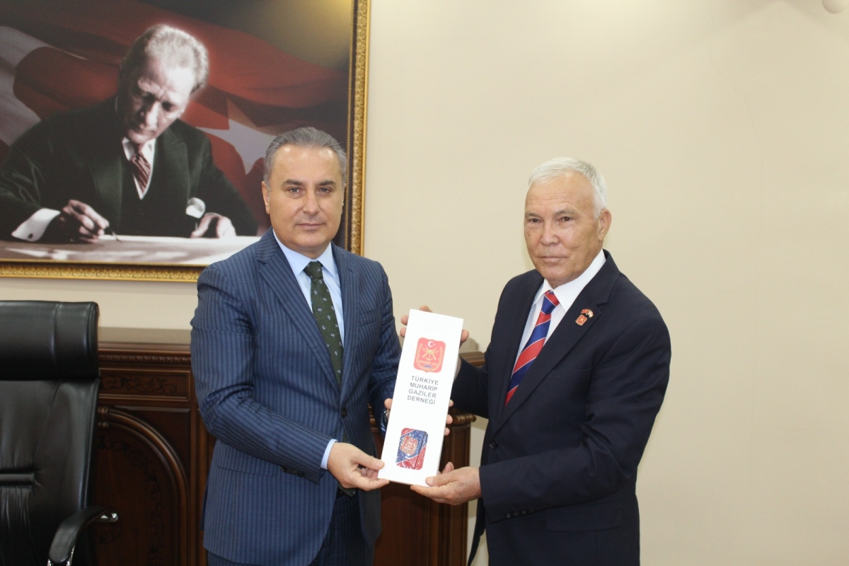 Anamurlu 93 Yaşındaki Gazi’ye Kaybolan Madalyası Tekrar Verildi.