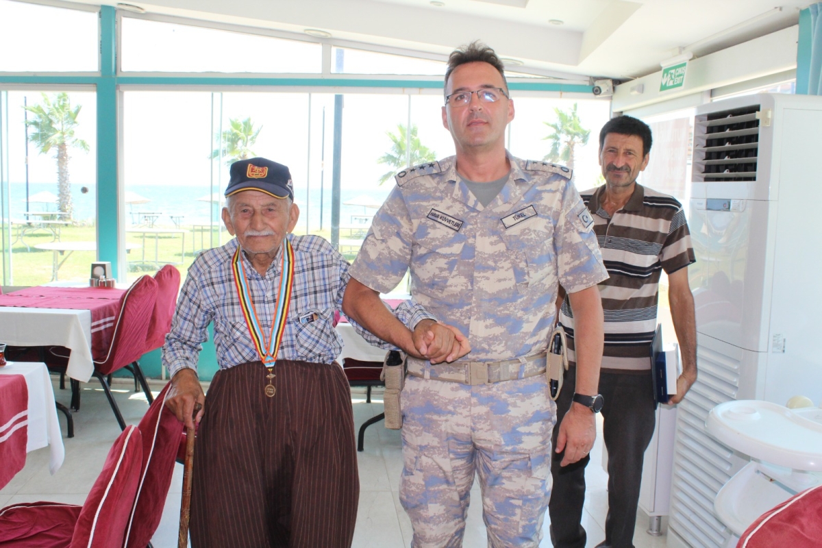 Anamurlu 93 Yaşındaki Gazi’ye Kaybolan Madalyası Tekrar Verildi.