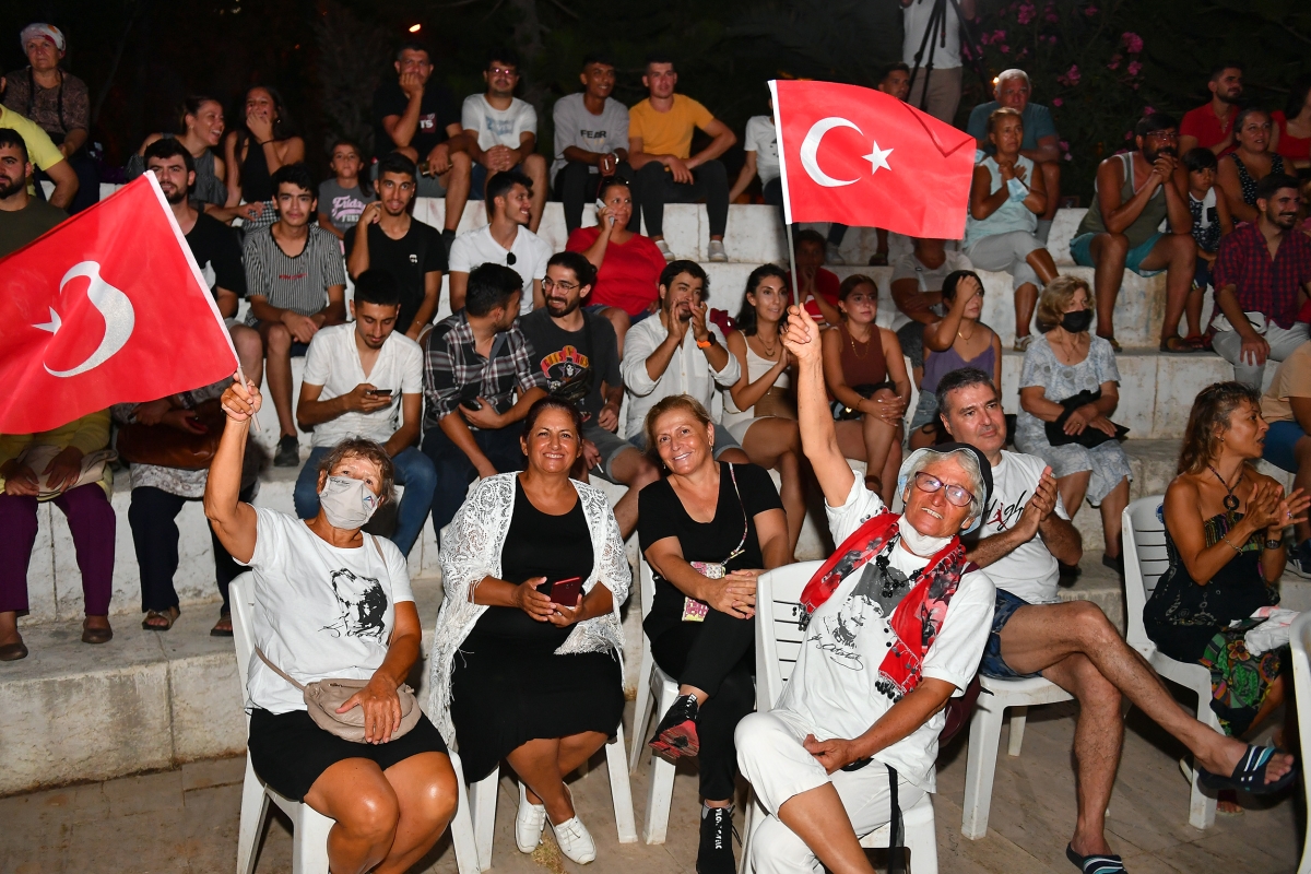 Mersin Büyükşehir İle Zaferin Coşkusu Anamur’u da Sardı..