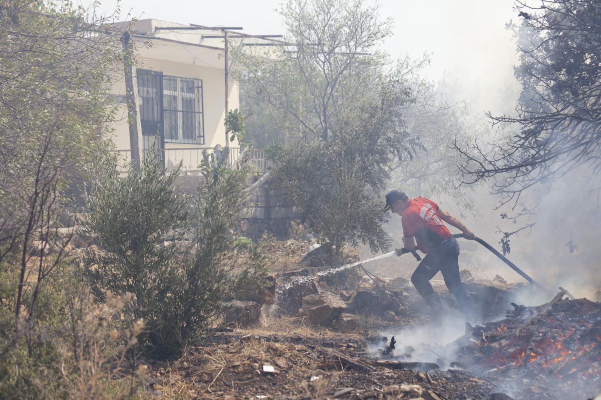 Mersin İtfaiyesi’nin Yangınla Mücadelesi Sabaha Dek Sürdü