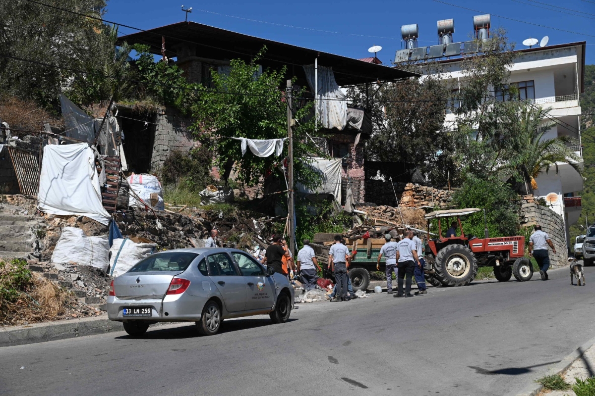 Anamur Belediyesi Çöp Ev Temizliği Gerçekleştirdi