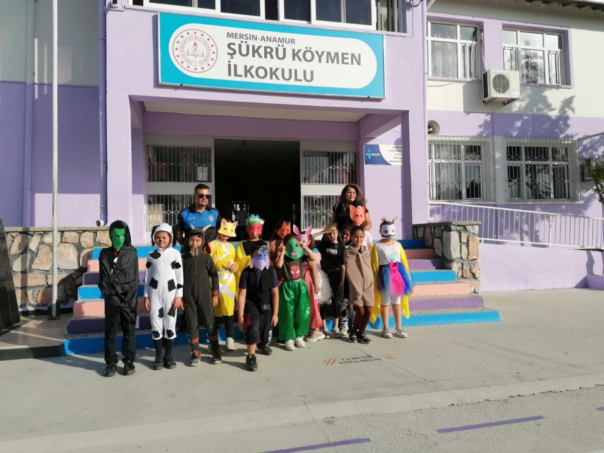 Hayvanları Koruma Hayvan Kostümü Giyerek Farkındalık Etkinliği Düzenlediler..