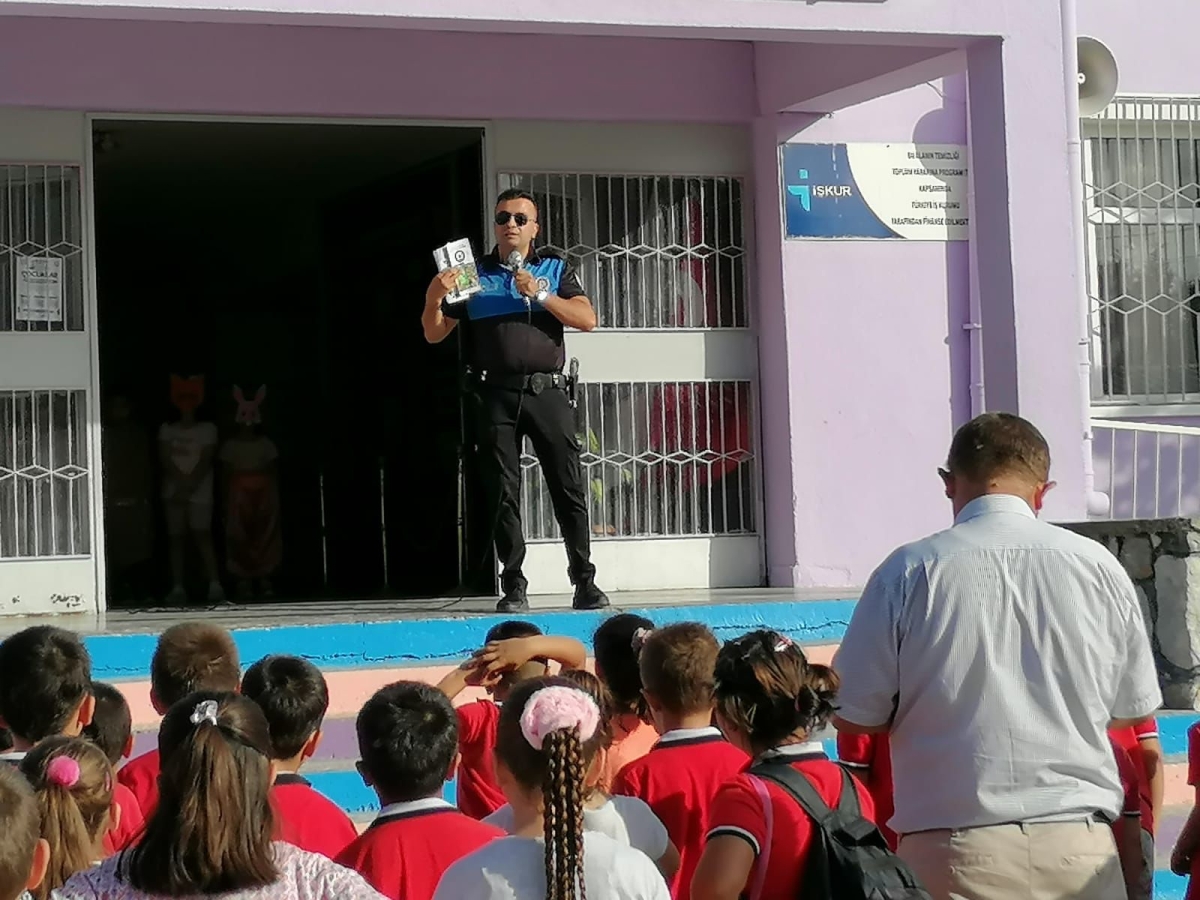Hayvanları Koruma Hayvan Kostümü Giyerek Farkındalık Etkinliği Düzenlediler..