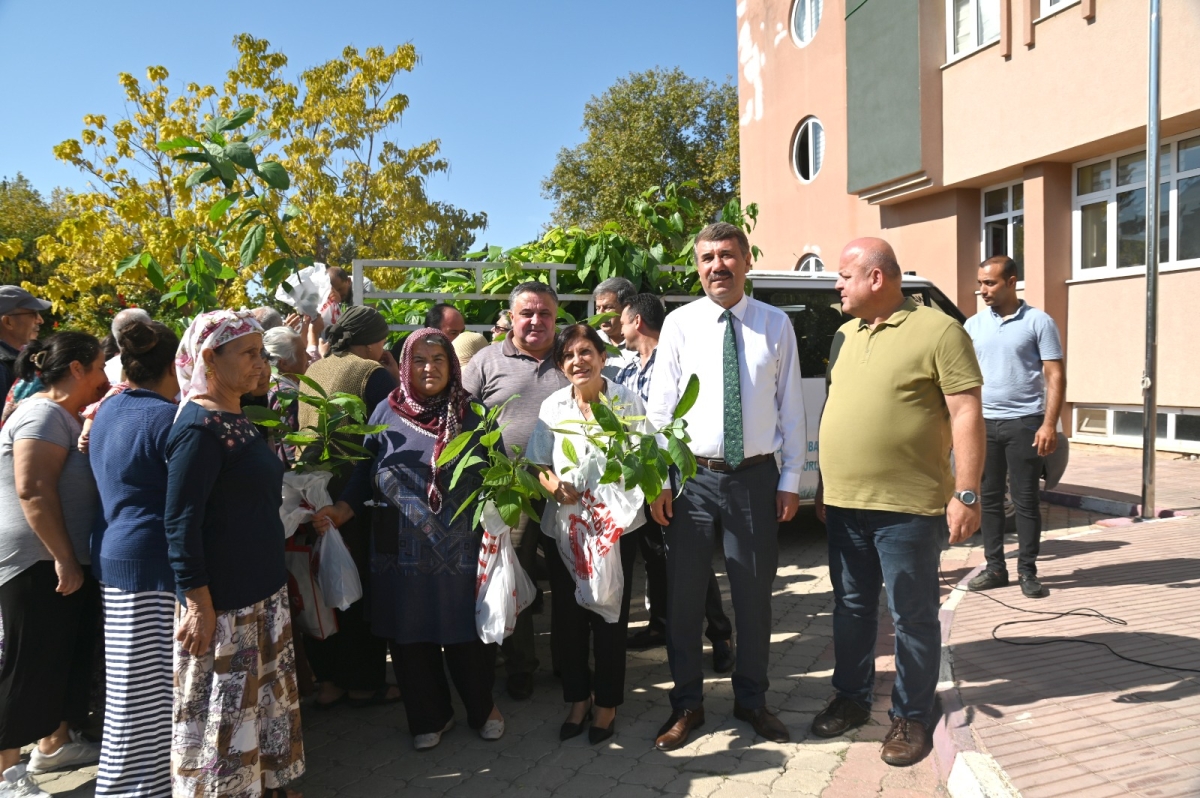 Anamur Belediyesi Dünya Kadın Çiftçiler Gününde Fidan Dağıtımı Gerçekleştirildi.