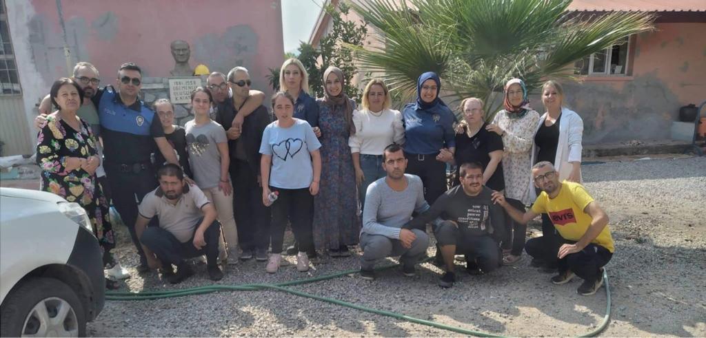 Anamur Polisi Özel Eğitim Öğrencilerine Trafik Kurallarını Anlattı.