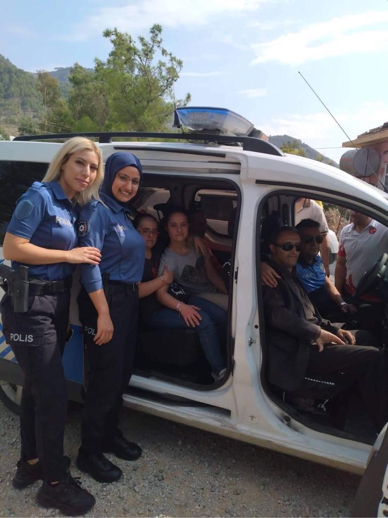 Anamur Polisi Özel Eğitim Öğrencilerine Trafik Kurallarını Anlattı.
