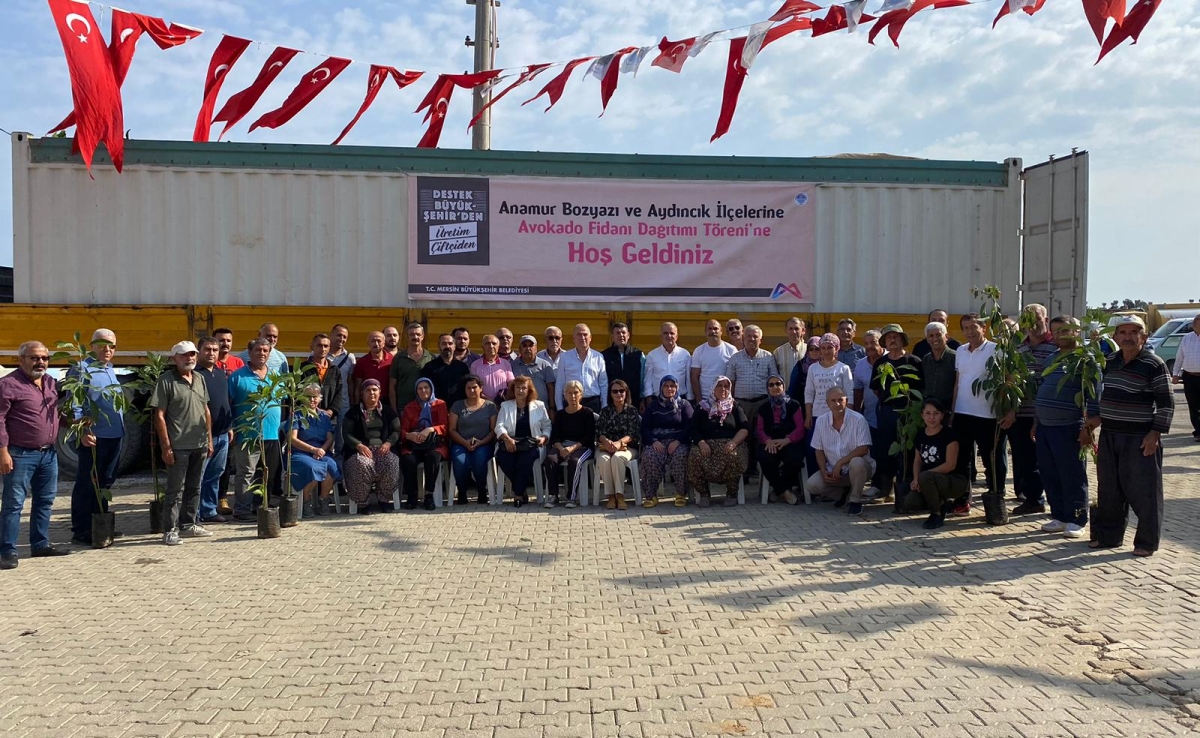 Büyükşehir belediyesi Anamur’da Avokado fidana dağıttı