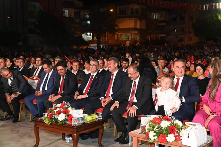 Anamur’da Fener Alayı ve Tuğçe Tayfur Konserine Üst Düzel Katılım.. 