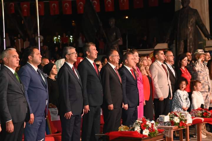Anamur’da Fener Alayı ve Tuğçe Tayfur Konserine Üst Düzel Katılım.. 