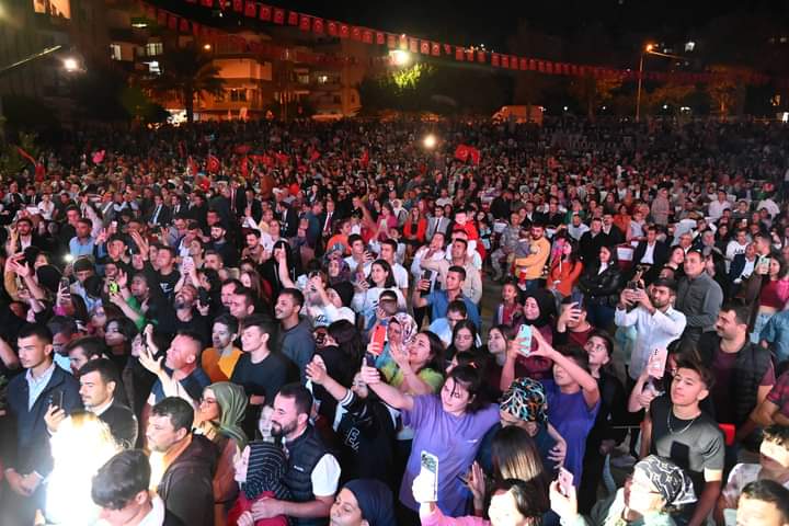 Anamur’da Fener Alayı ve Tuğçe Tayfur Konserine Üst Düzel Katılım.. 