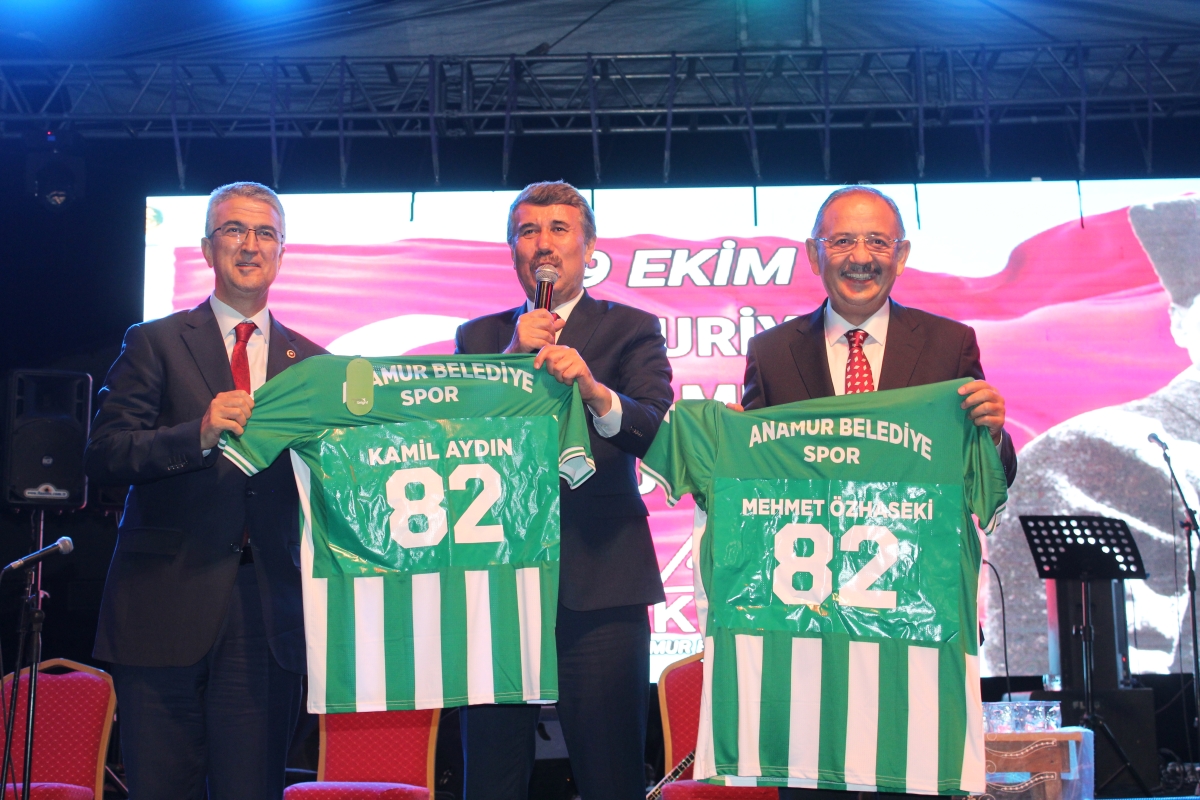 Anamur’da Fener Alayı ve Tuğçe Tayfur Konserine Üst Düzel Katılım.. 
