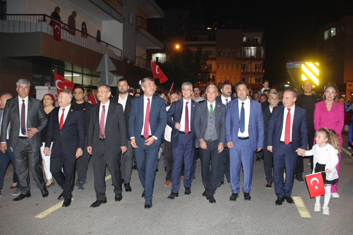 Anamur’da Fener Alayı ve Tuğçe Tayfur Konserine Üst Düzel Katılım.. 