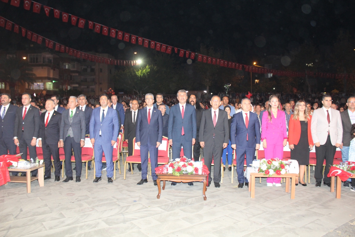 Anamur’da Fener Alayı ve Tuğçe Tayfur Konserine Üst Düzel Katılım.. 