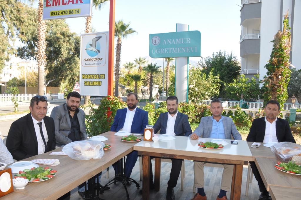 Ülkü Ocakları Başkanı Mehmet Satar Basın Mensuplarıyla Bir Araya Geldi..