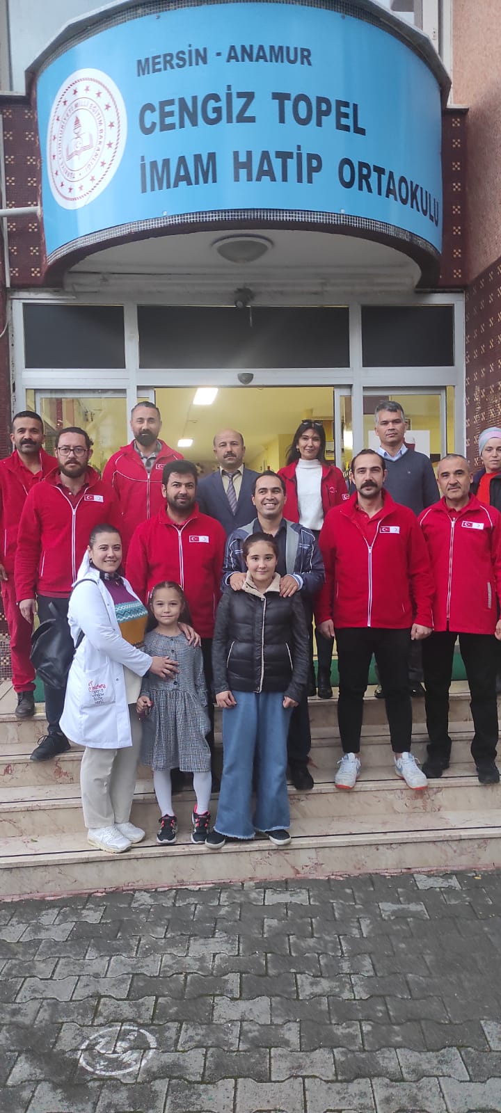 Cengiz Topel İmam hatip Ortaokulunda Kan bağışı kampanyasına Rekor Katılım..