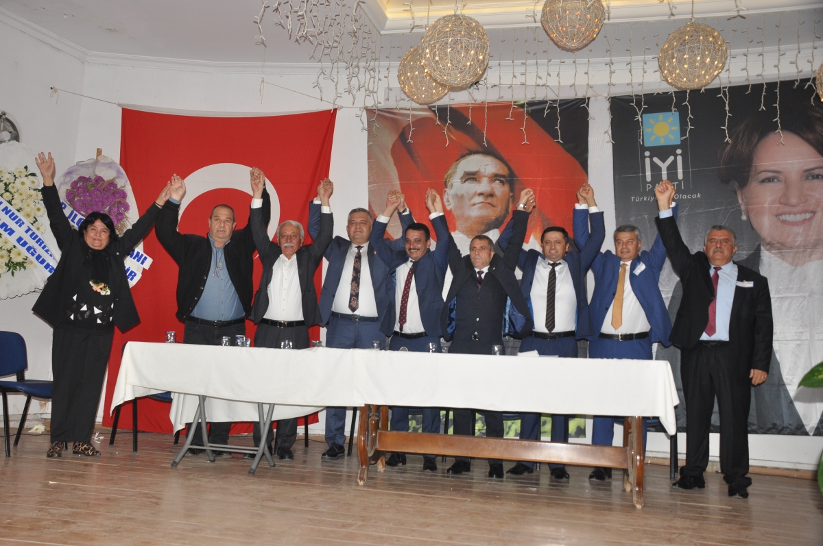 İYİ Parti Anamur Kongresinde Osman Kahvecioğlu Güven Tazeledi