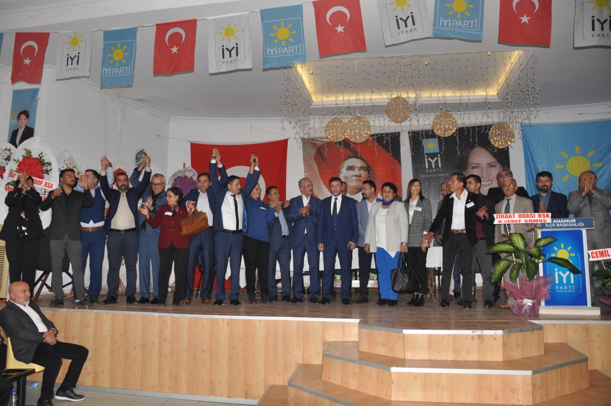 İYİ Parti Anamur Kongresinde Osman Kahvecioğlu Güven Tazeledi