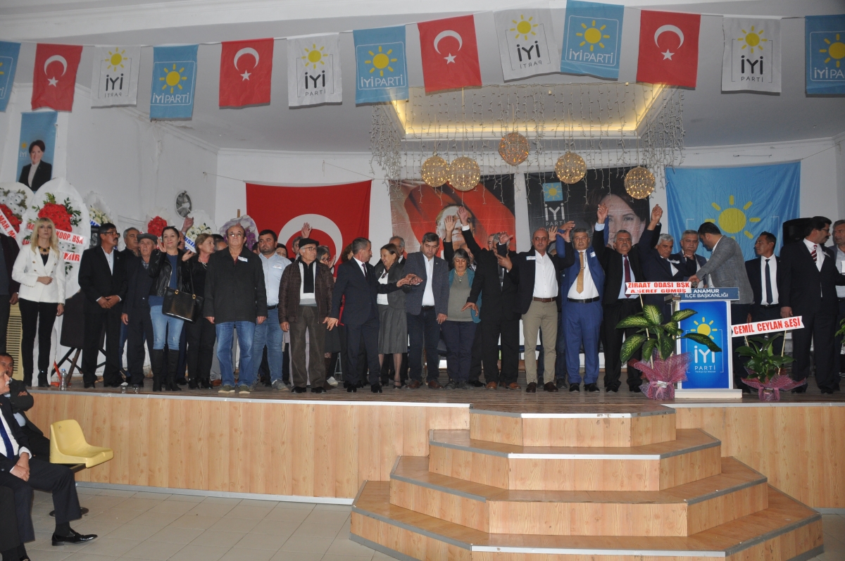 İYİ Parti Anamur Kongresinde Osman Kahvecioğlu Güven Tazeledi