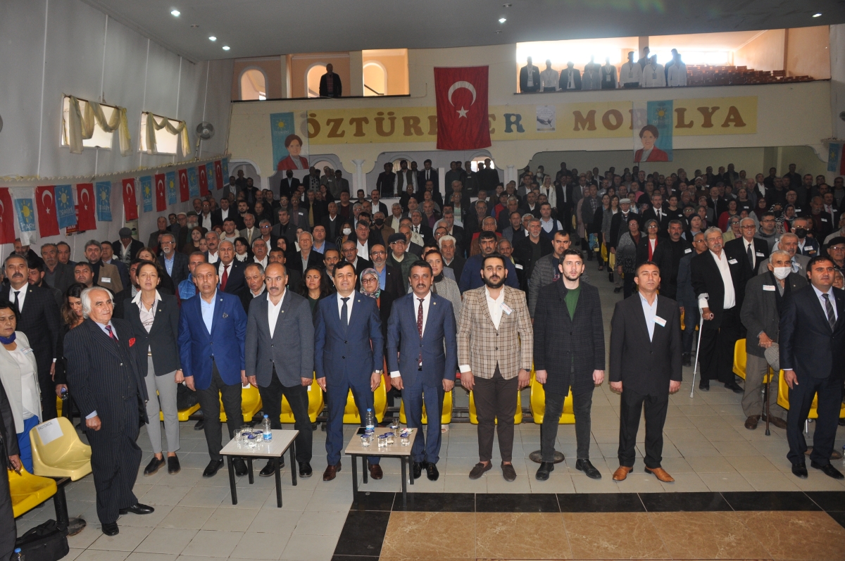İYİ Parti Anamur Kongresinde Osman Kahvecioğlu Güven Tazeledi