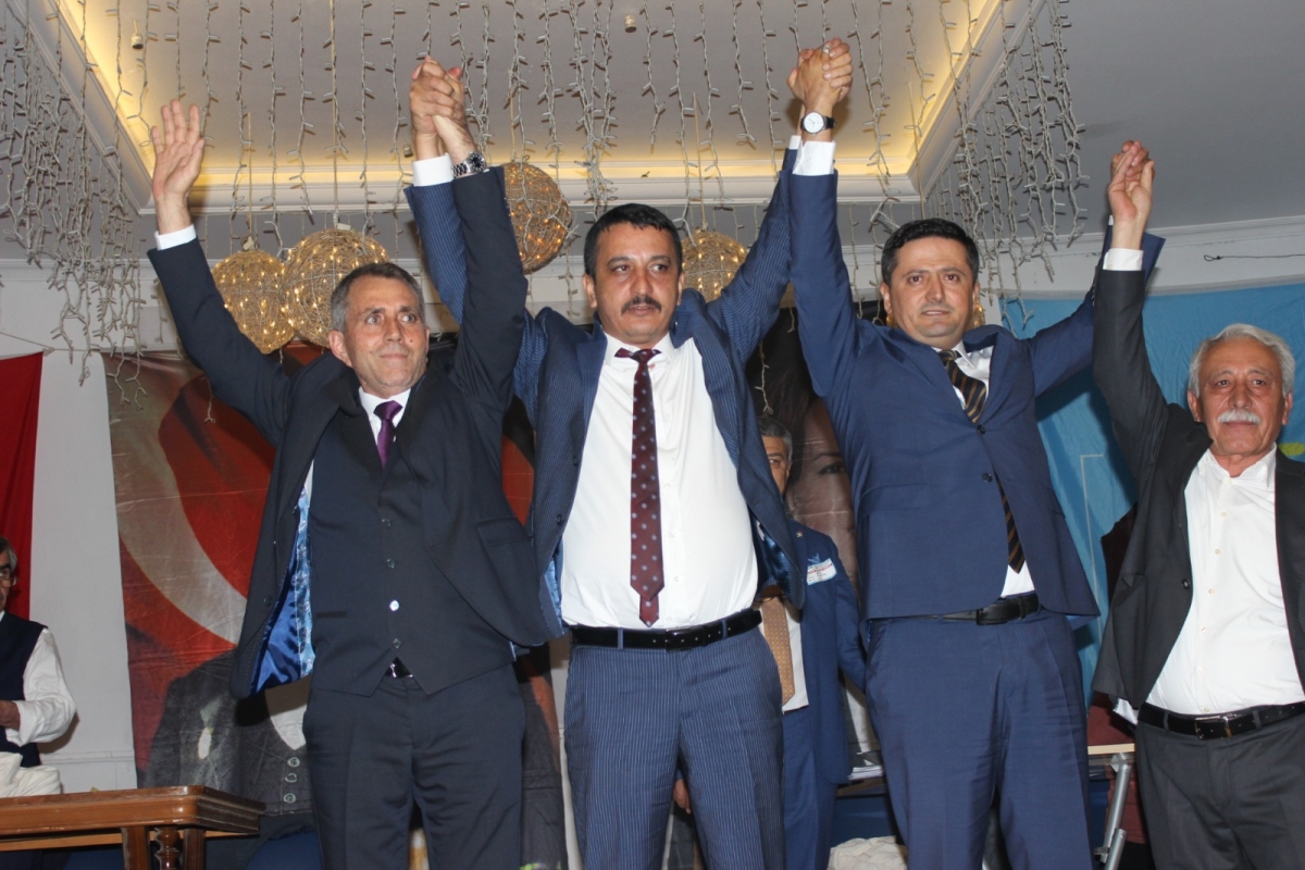 İYİ Parti Anamur Kongresinde Osman Kahvecioğlu Güven Tazeledi
