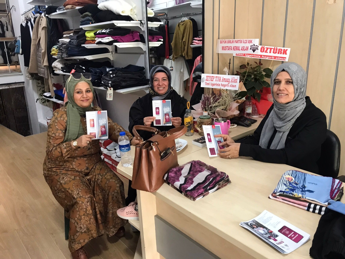 Anamur Polisi Kadınlara, Çilek Tarlasında KADES’i Anlatıyor.