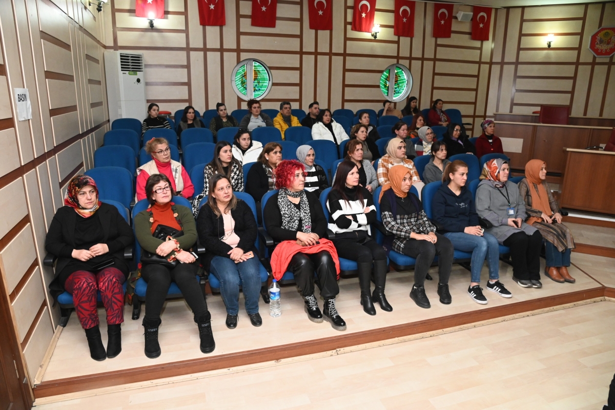 Anamur Belediyesi Kadın Çalışanlarına Polis KADES’i anlattı