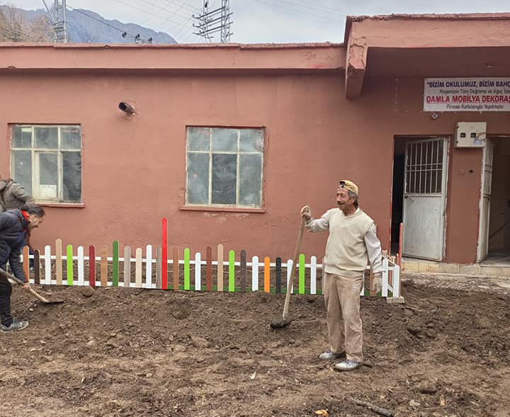 Atıl durumdaki Eski Okul binasında İstiridye Mantarı Yetiştiriyorlar
