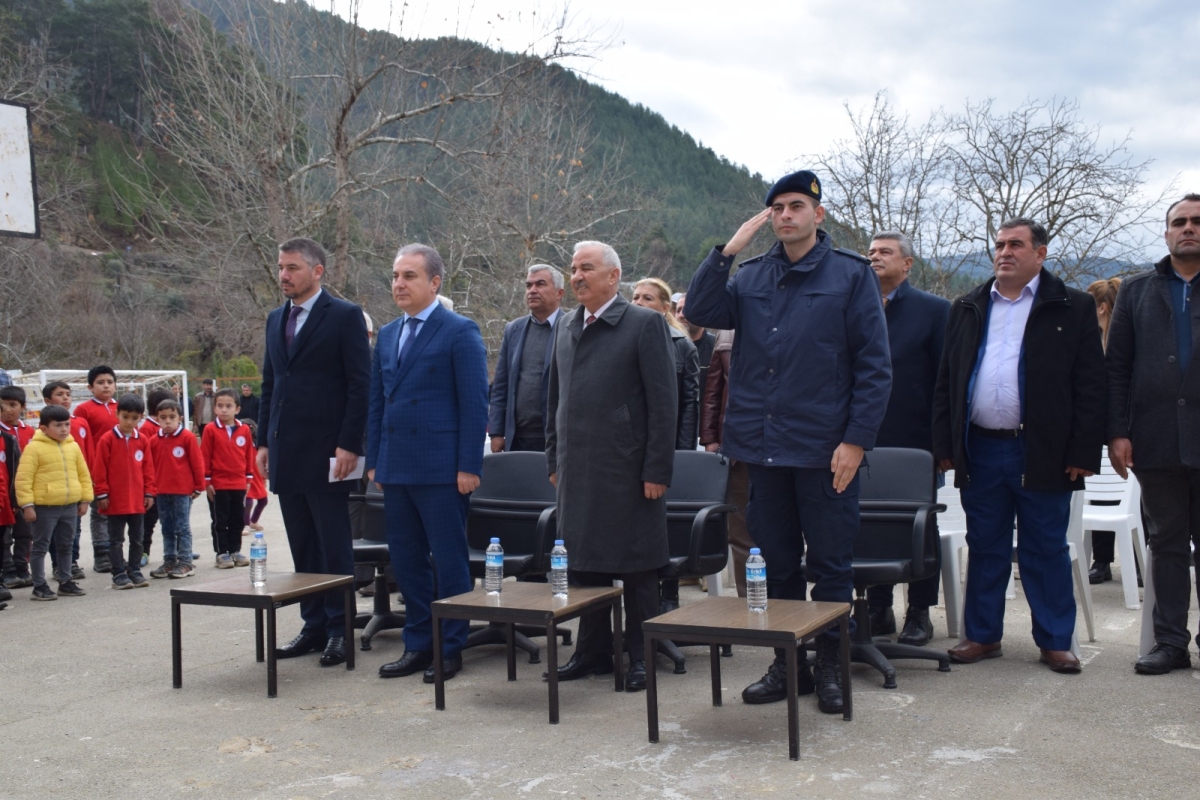 Atıl durumdaki Eski Okul binasında İstiridye Mantarı Yetiştiriyorlar