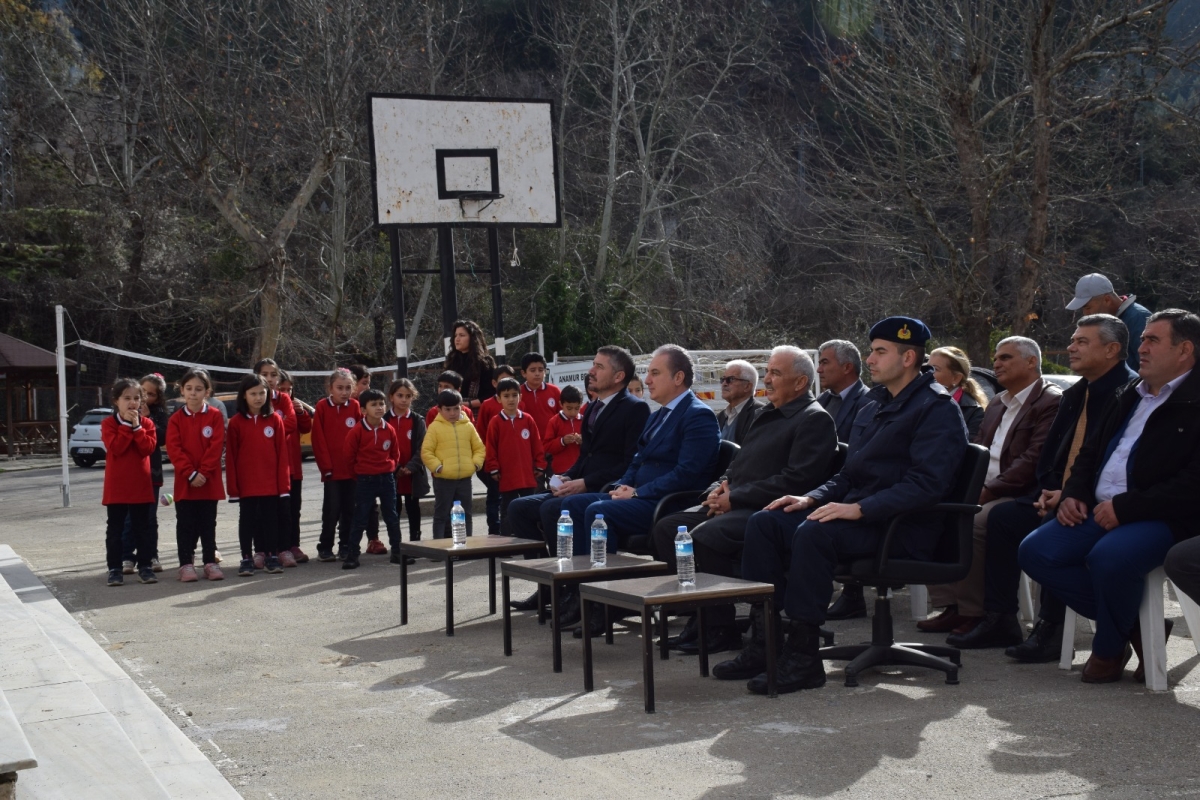 Atıl durumdaki Eski Okul binasında İstiridye Mantarı Yetiştiriyorlar
