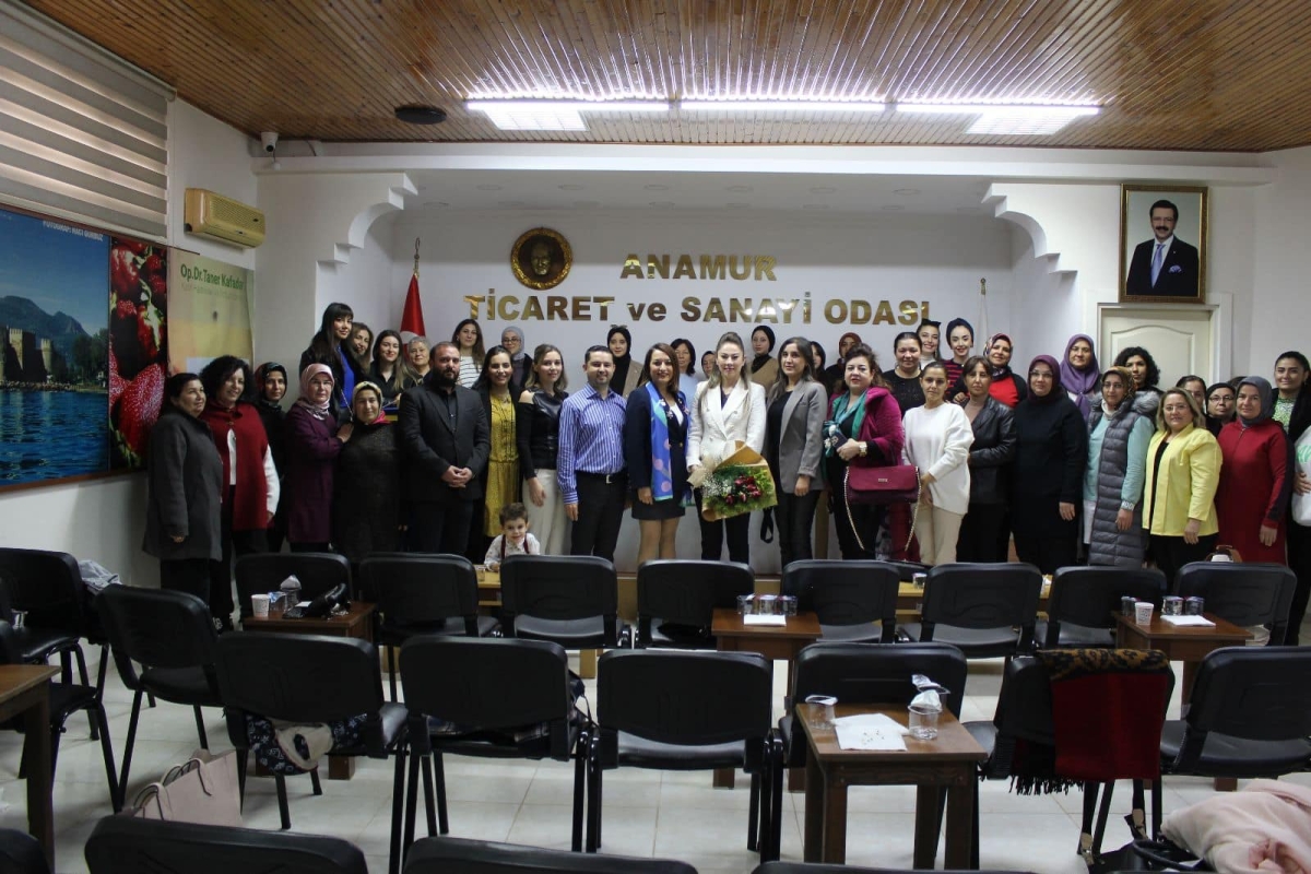 Anamur Ticaret ve Sanayi Odasında rahim ağzı kanseri semineri düzenlendi.