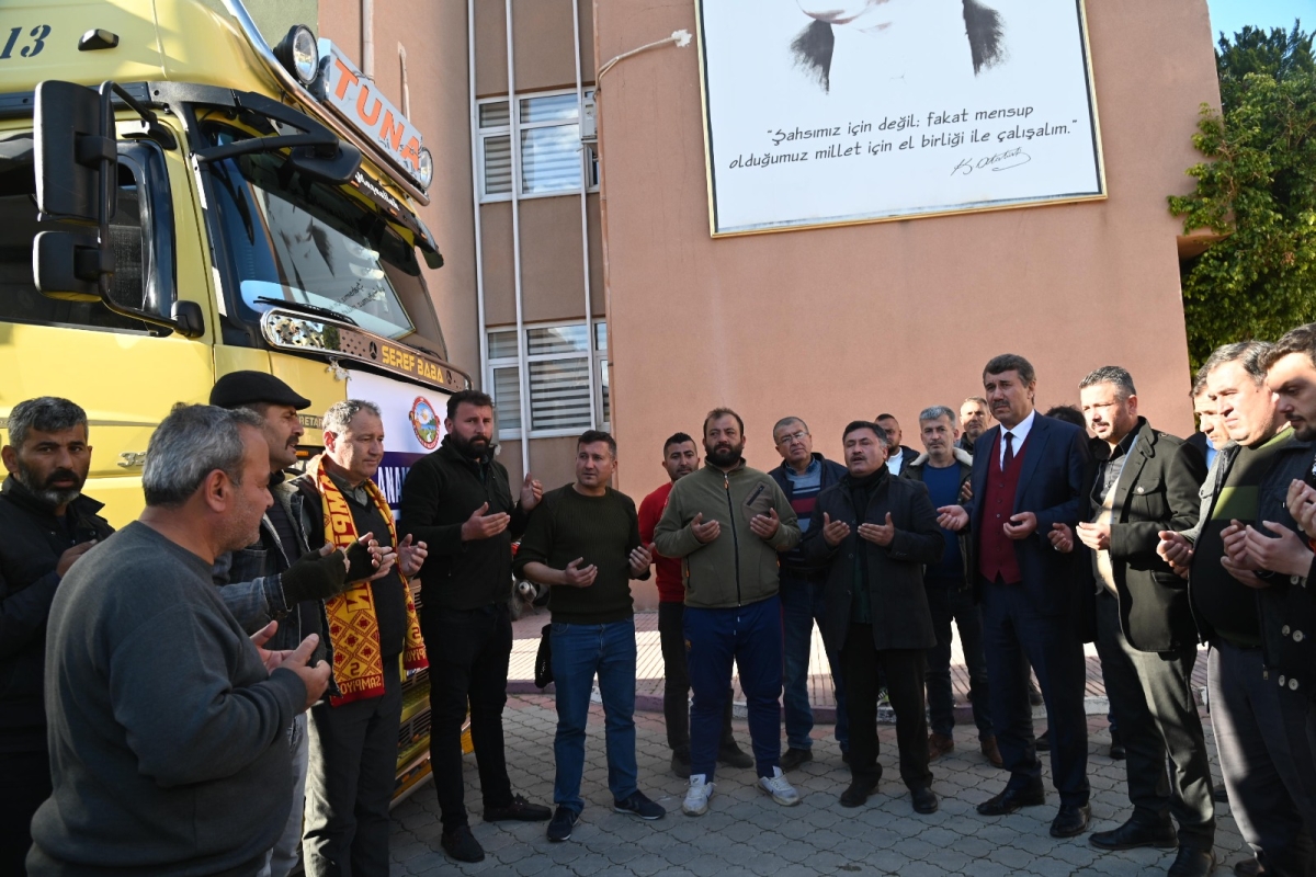 Anamur Belediyesi Deprem Bölgelerine Çıkarma Yaptı