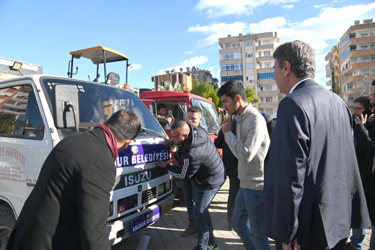 Anamur Belediyesi Deprem Bölgelerine Çıkarma Yaptı