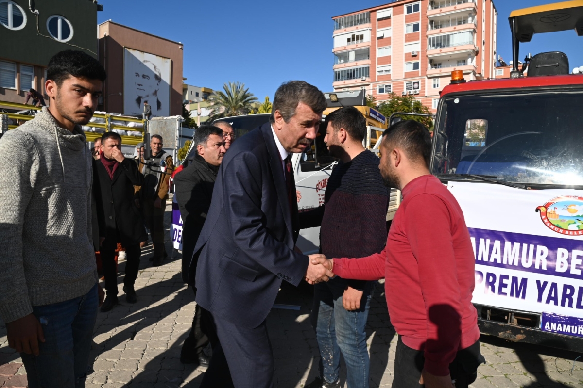 Anamur Belediyesi Deprem Bölgelerine Çıkarma Yaptı