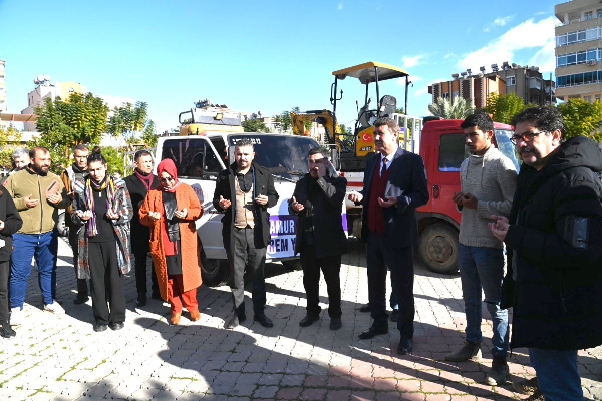 Anamur Belediyesi Deprem Bölgelerine Çıkarma Yaptı