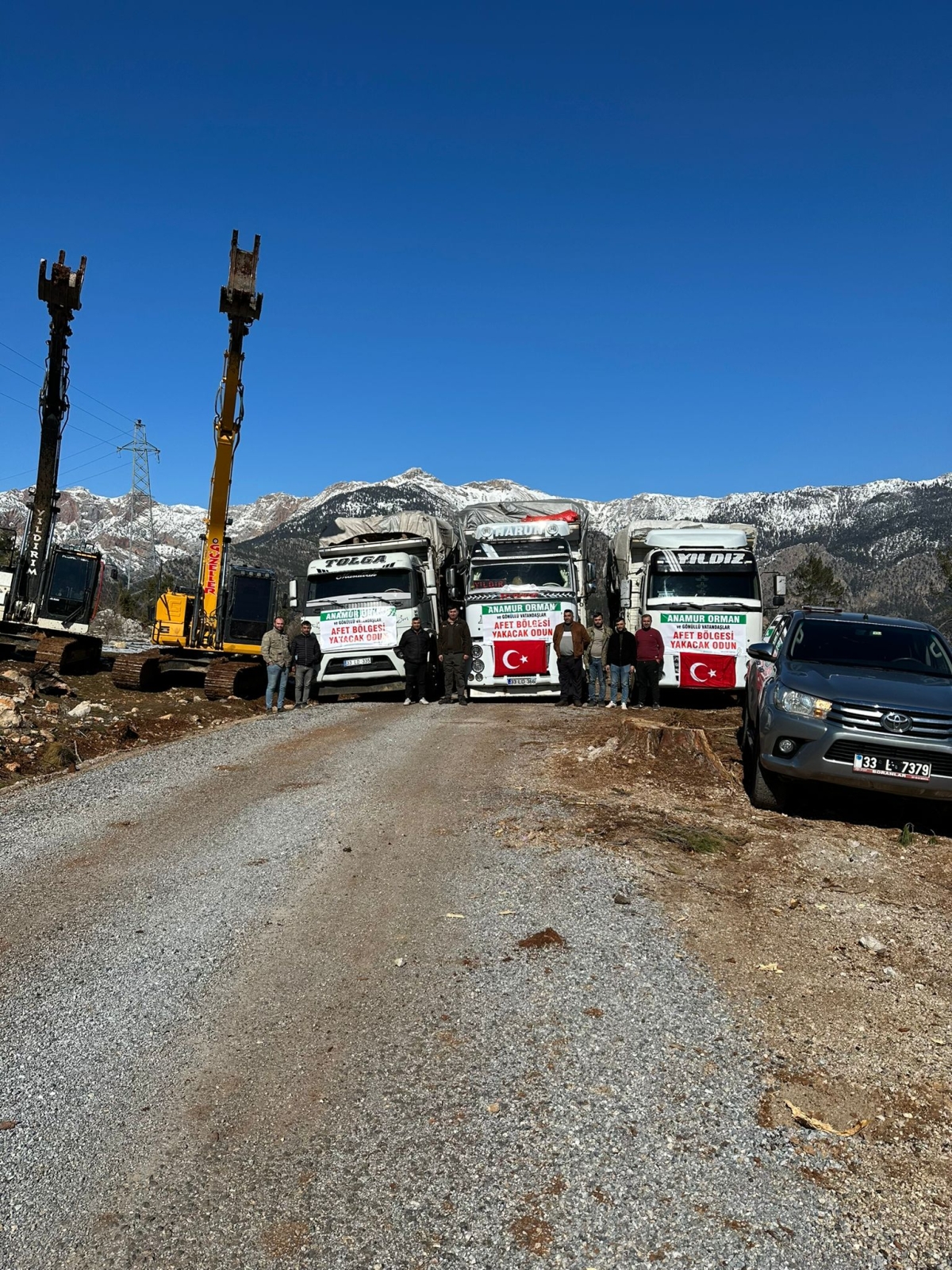 Anamur Orman İşletme Müdürlüğü Deprem bölgesine 13 odun kamyonu gönderdi.