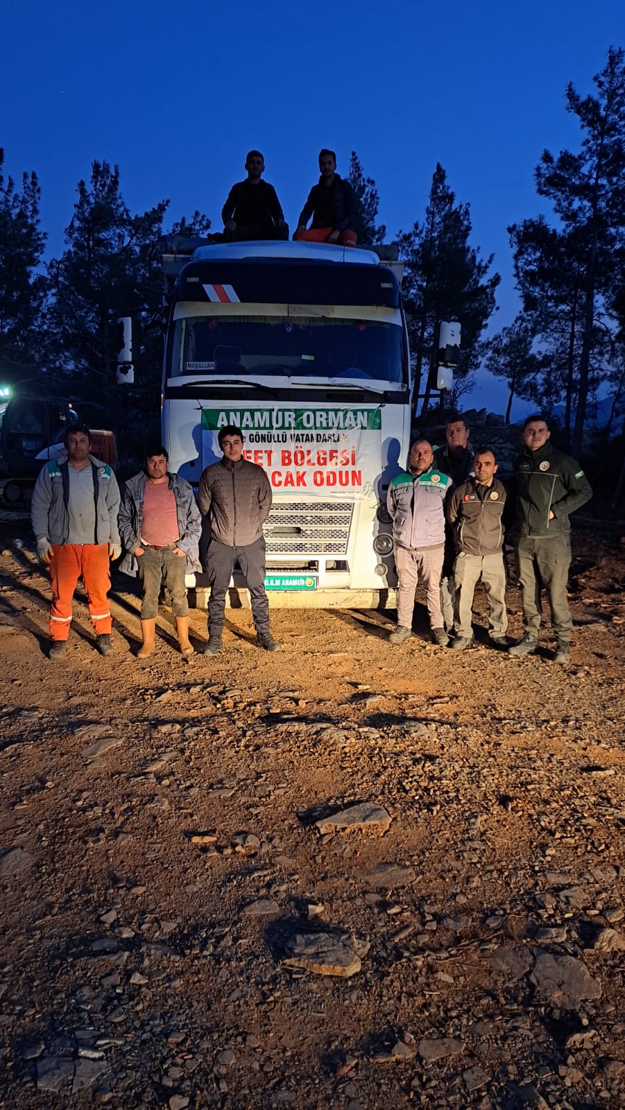 Anamur Orman İşletme Müdürlüğü Deprem bölgesine 13 odun kamyonu gönderdi.