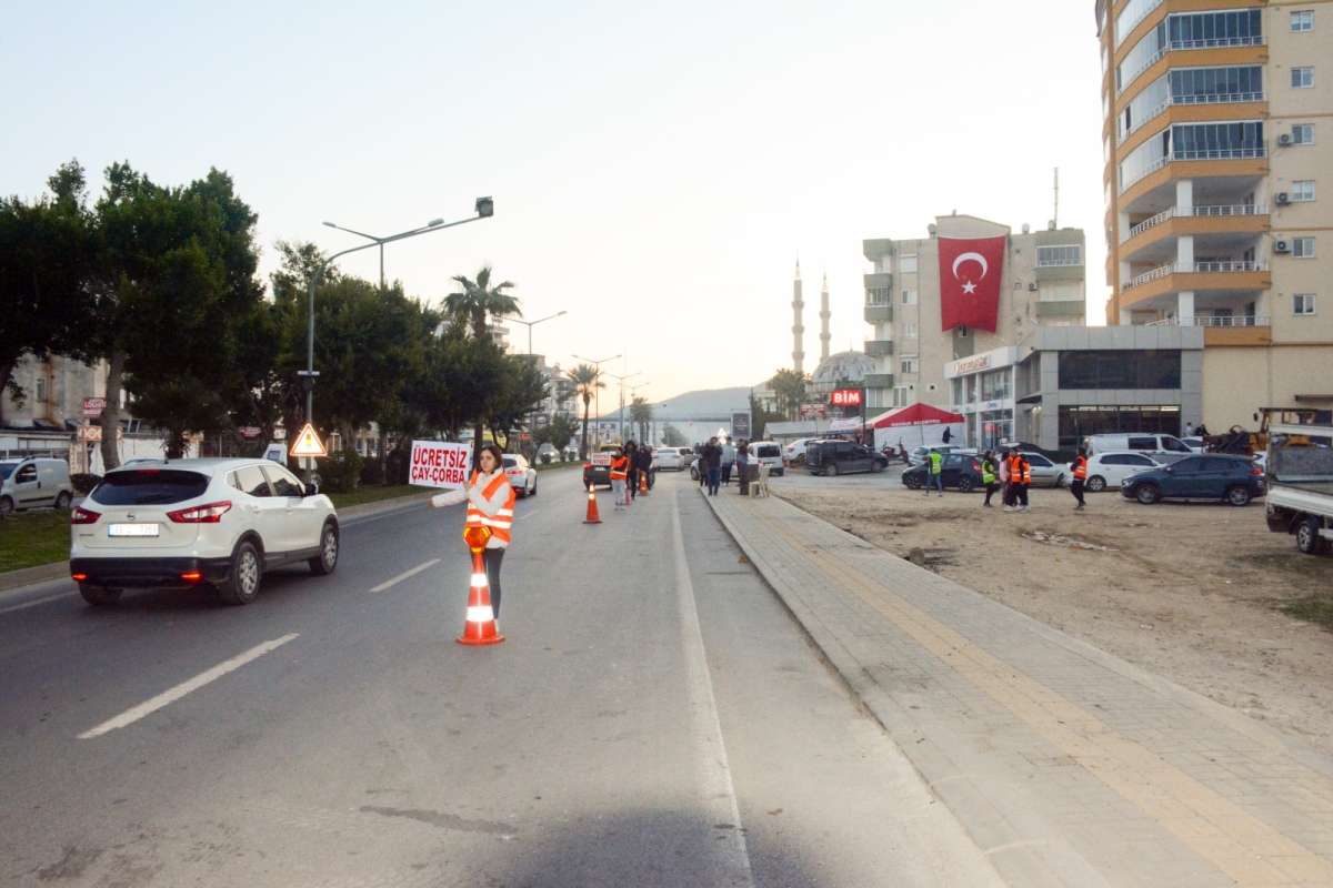 Anamur Depremzedelere Kucak açtı..