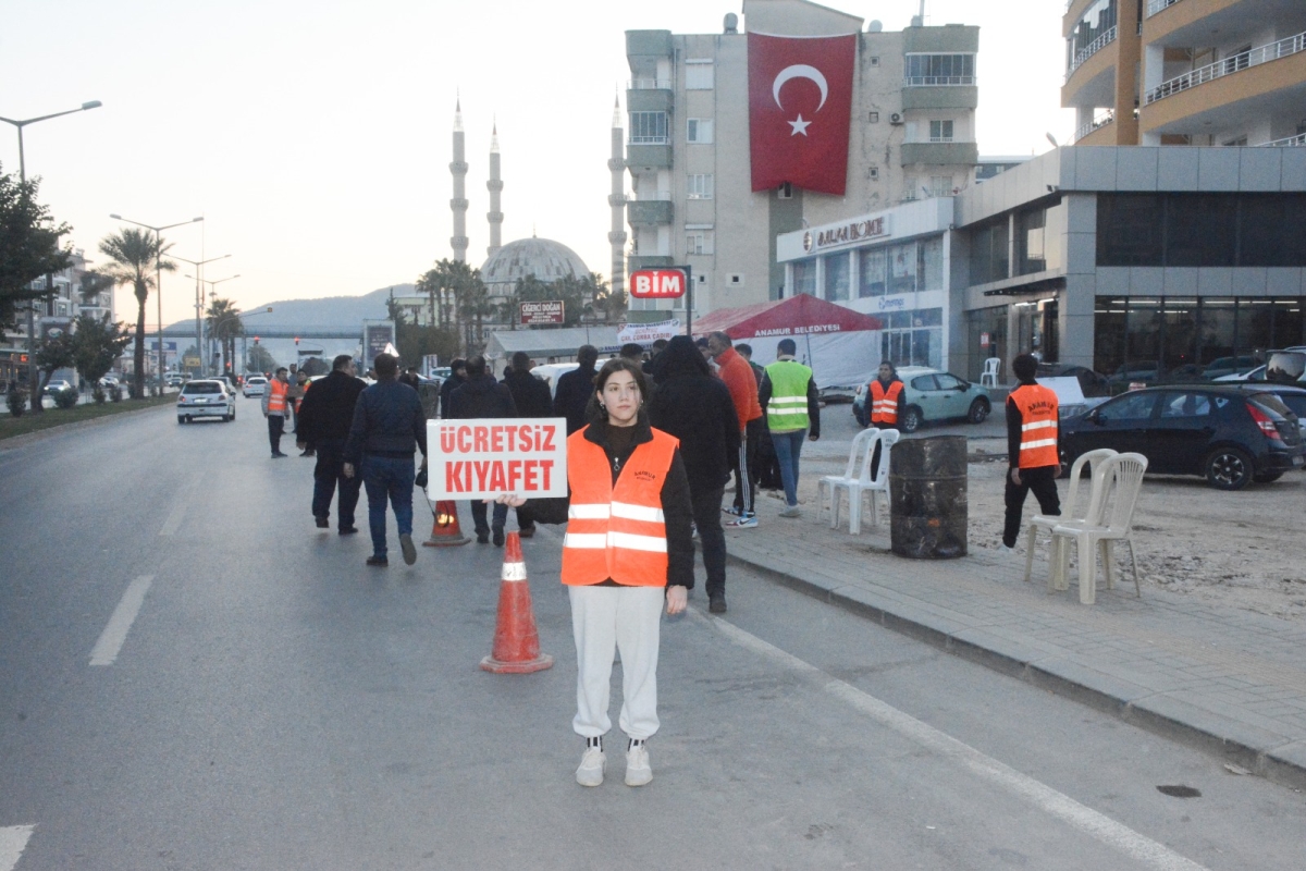 Anamur Depremzedelere Kucak açtı..