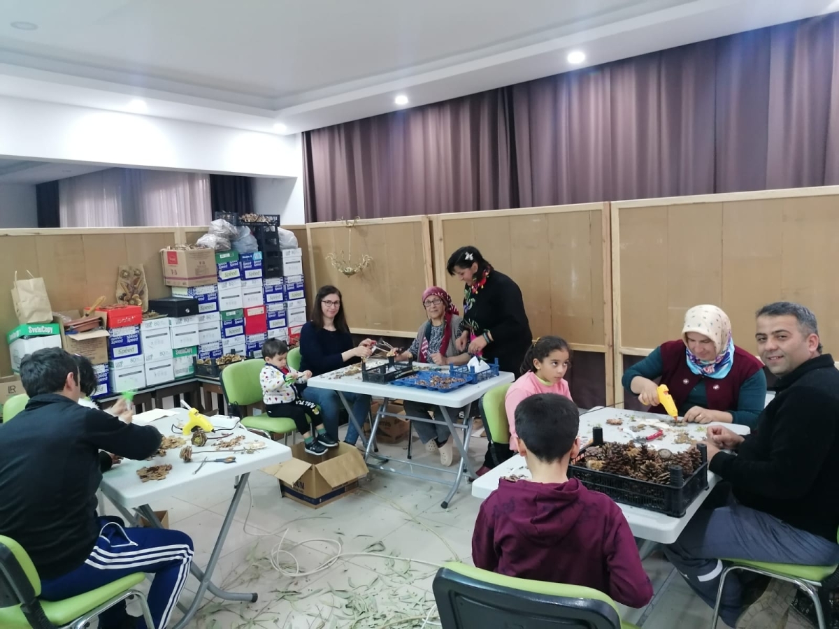 Depremzedeler Orman İşletme Müdürlüğünde Halk Eğitim Kursuna Katılıyor