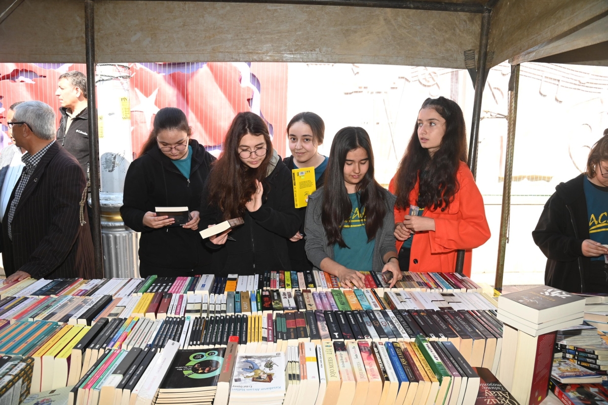 Anamur Belediyesi Kitap Günleri Etkinliği Düzenledi