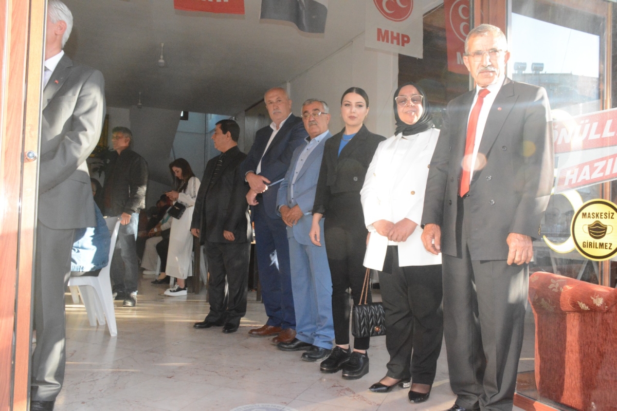 MHP’de Miting Havasında Bayramlaşma..