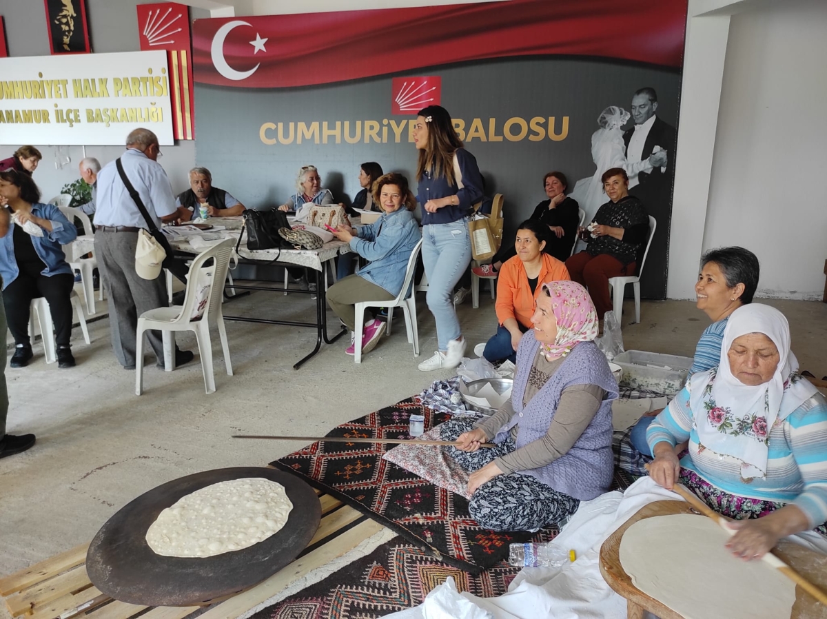 CHP’liler Gönüllü Timleri İle Sahada Çalmadık Kapı Sıkmadık El Bırakmıyorlar..