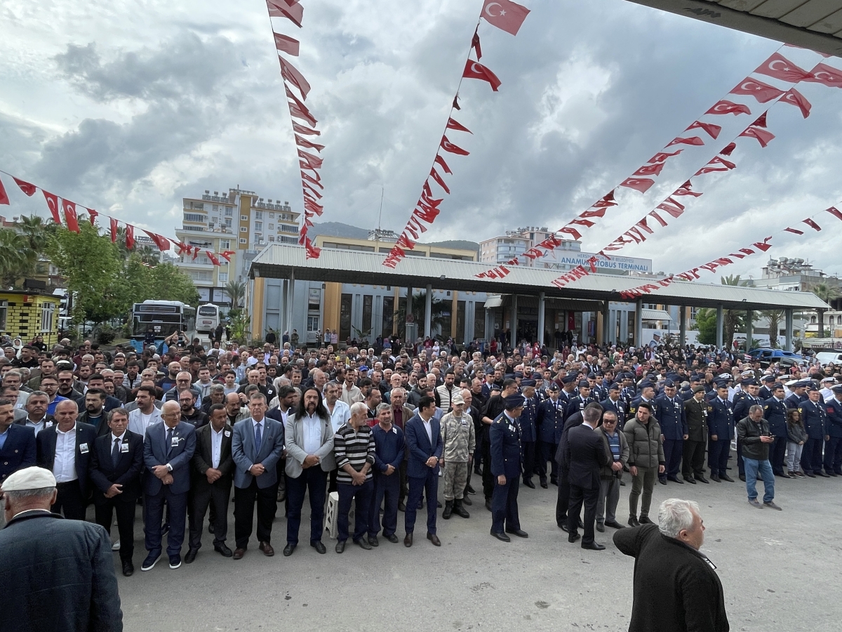 Suriye’de Vefat Eden Uzman Çavuş Karabulut’un naaşı memleketi Anamur’da toprağa verildi.