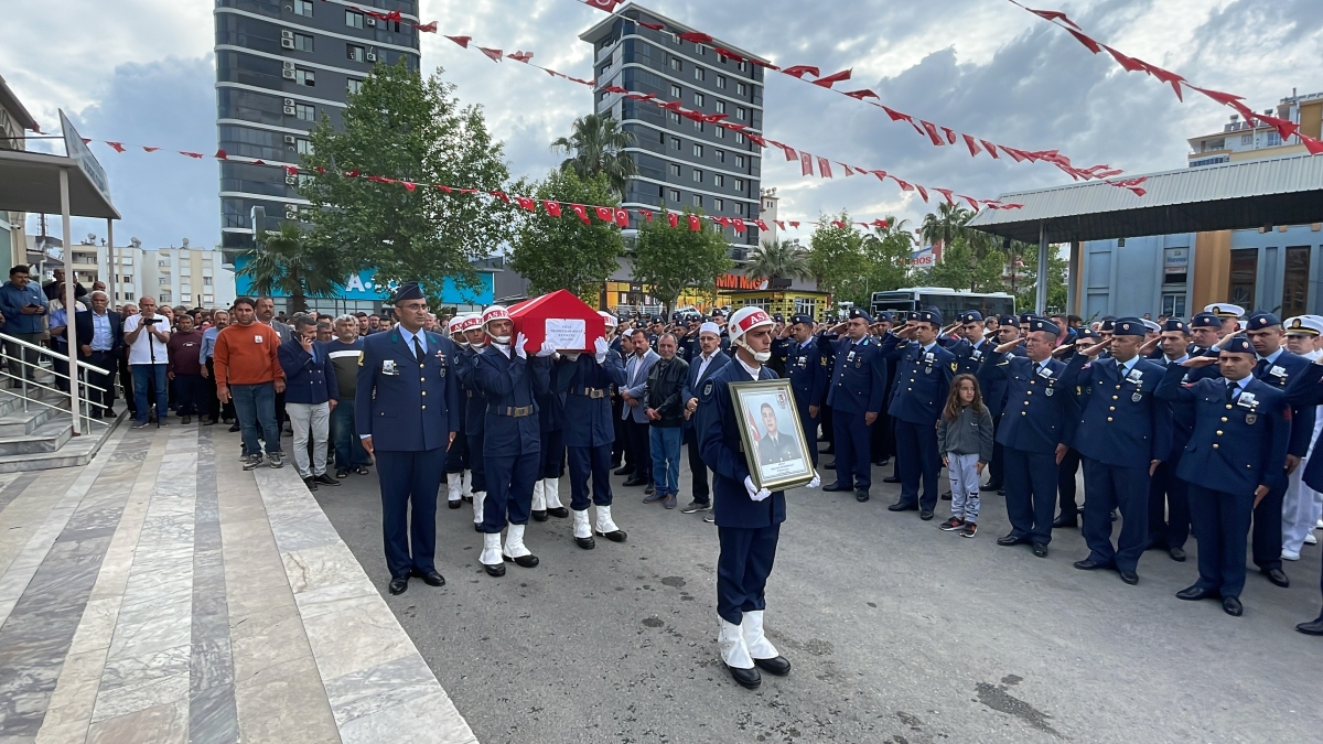 Suriye’de Vefat Eden Uzman Çavuş Karabulut’un naaşı memleketi Anamur’da toprağa verildi.