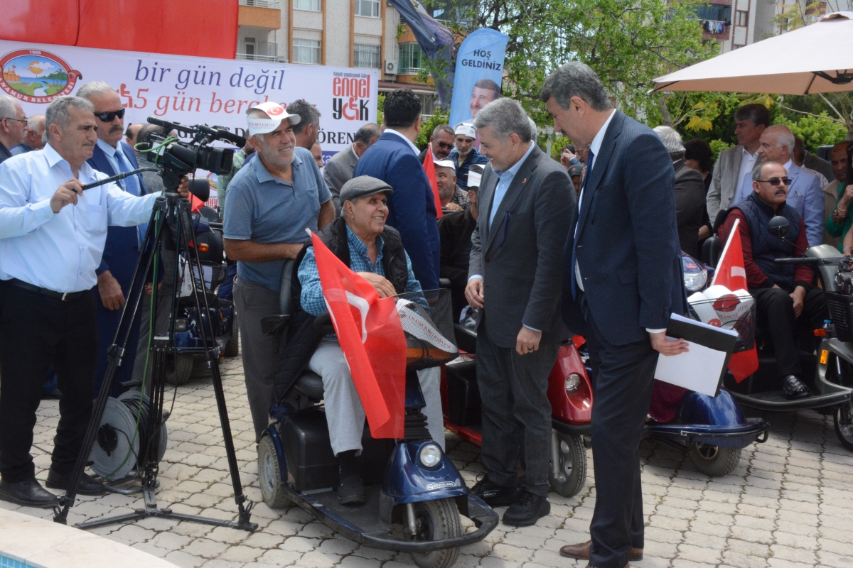 Anamur Belediyesi Engelli Vatandaşlara 200 Adet Engelli Araç Gereci Dağıttı