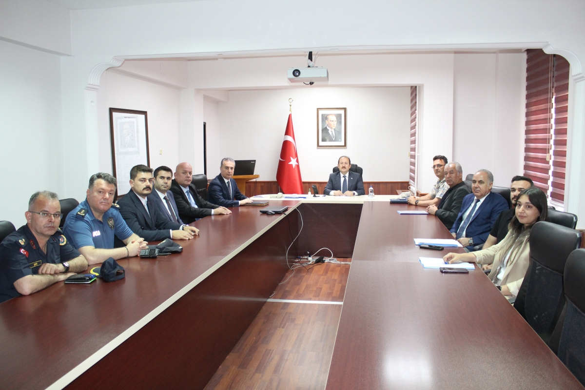 Mersin Valisi Ali Hamza Pehlivan Anamur’da Hortumdan Zarar Gören Bölgede İncelemelerde Bulundu..