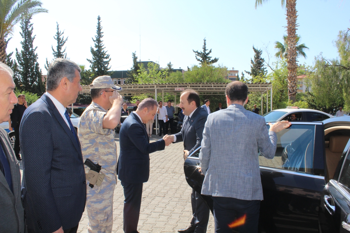 Mersin Valisi Ali Hamza Pehlivan Anamur’da Hortumdan Zarar Gören Bölgede İncelemelerde Bulundu..