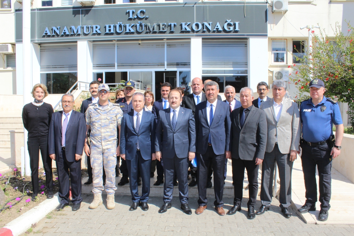 Mersin Valisi Ali Hamza Pehlivan Anamur’da Hortumdan Zarar Gören Bölgede İncelemelerde Bulundu..