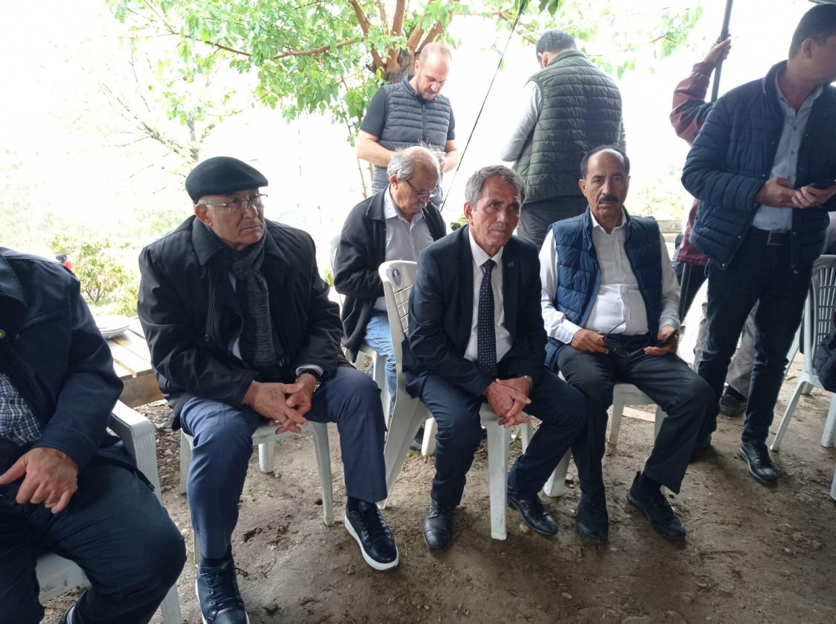 Kocamaz, Anamur’da Hortum’da Zarar Gören Seraları Gezdi, Üreticilere Geçmiş olsun Dileğinde Bulundu..